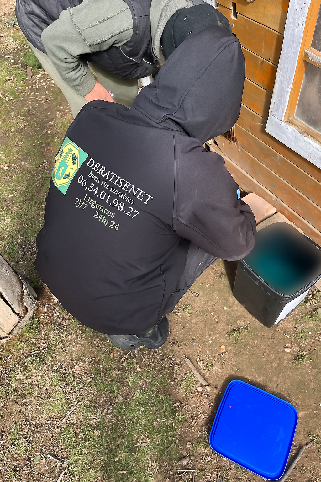 technicien Deratisenet en pleine dératisation